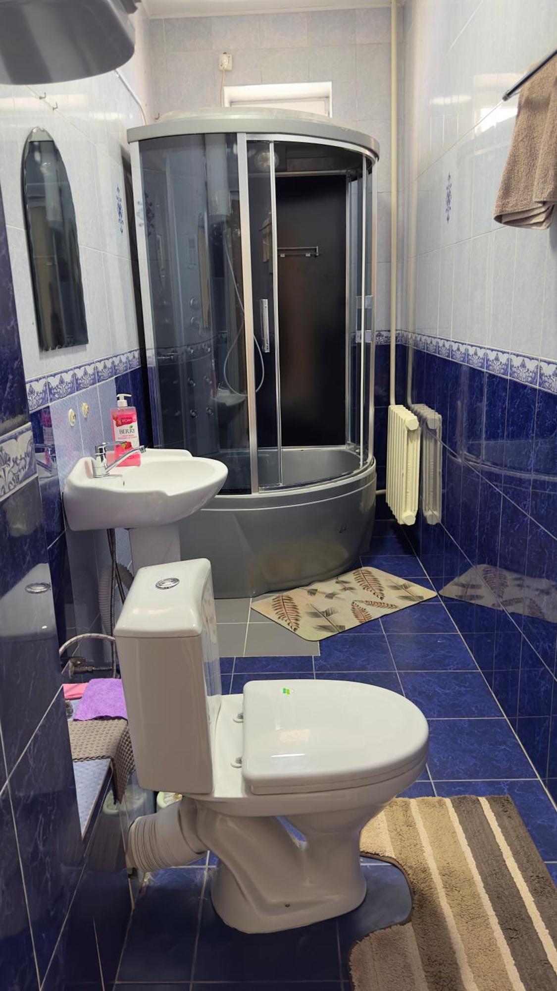 Lotos Hotell Bishkek Exteriör bild